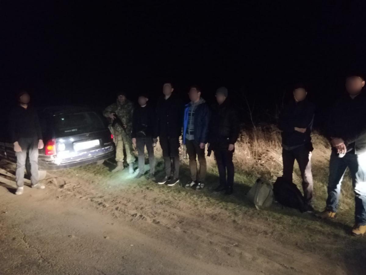 В Одесской области остановили авто, в котором ехали "внуки"-уклонисты / фото dpsu.gov.ua В Одесской области остановили авто, в котором ехали "внуки"-уклонисты / фото dpsu.gov.ua