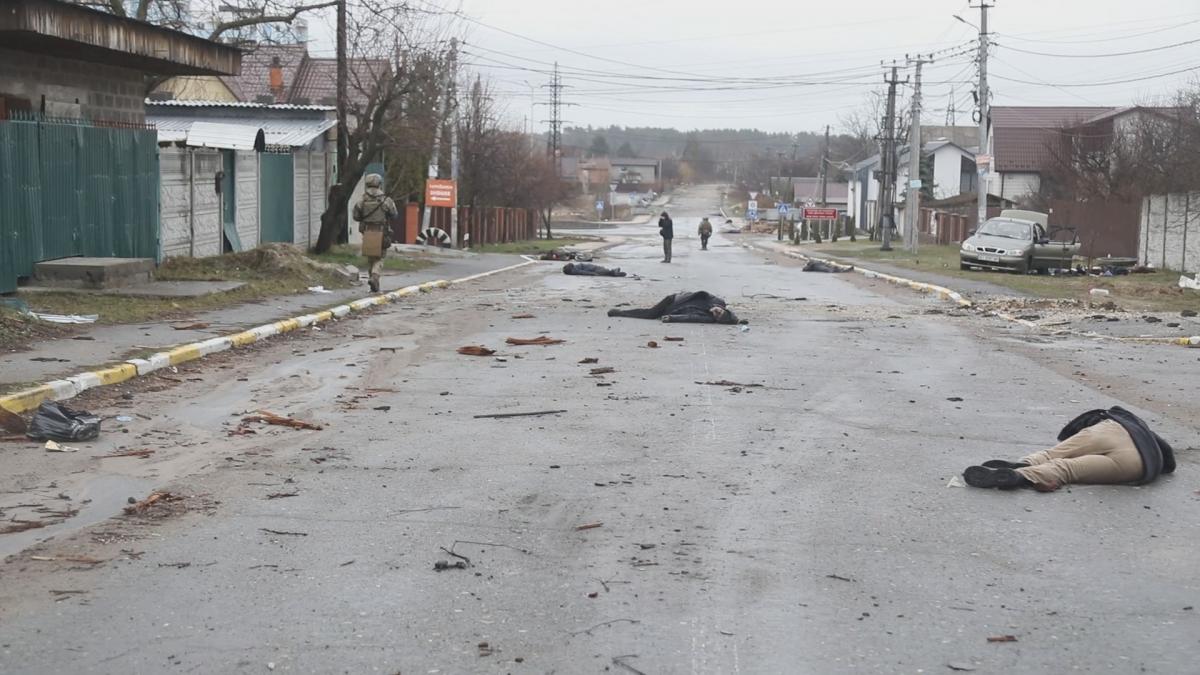 Людей вбивали просто за те, що вони ризикнули вийти на вулицю / скриншот Військове телебачення України Людей вбивали просто за те, що вони ризикнули вийти на вулицю / скриншот Військове телебачення України