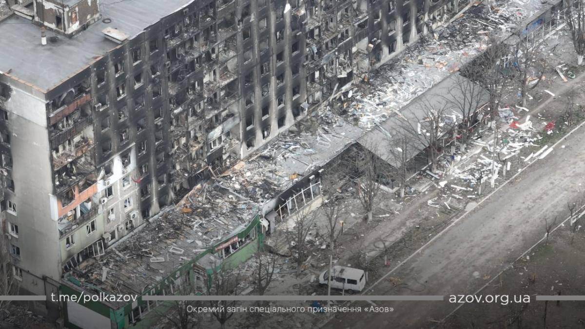 Росіяни зруйнували і захопили Маріуполь / фото Азов Росіяни зруйнували і захопили Маріуполь / фото Азов