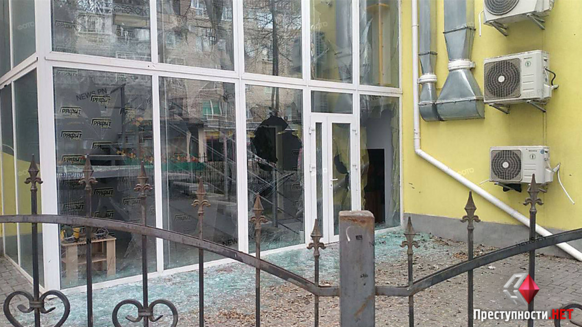 4 апреля Николаев обстреляли кассетными снарядами / фото Преступности.НЕТ 4 апреля Николаев обстреляли кассетными снарядами / фото Преступности.НЕТ