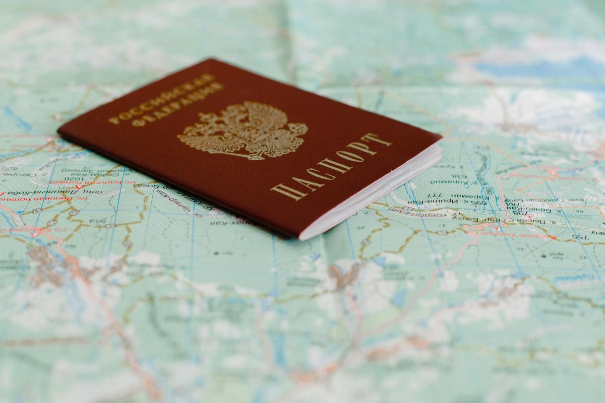 Росіяни примусово видають паспорти РФ / фото ua.depositphotos.com