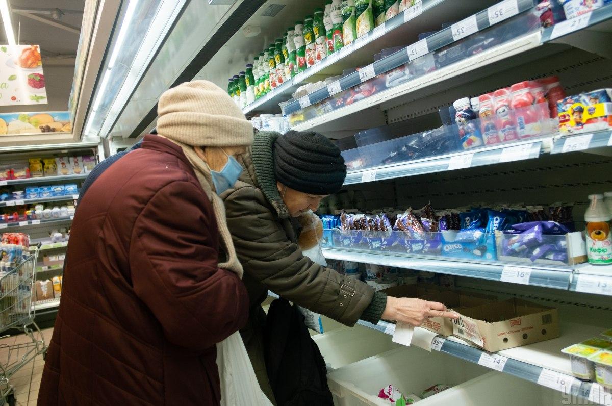 Цены на продукты кусаются / фото УНИАН Цены на продукты кусаются / фото УНИАН
