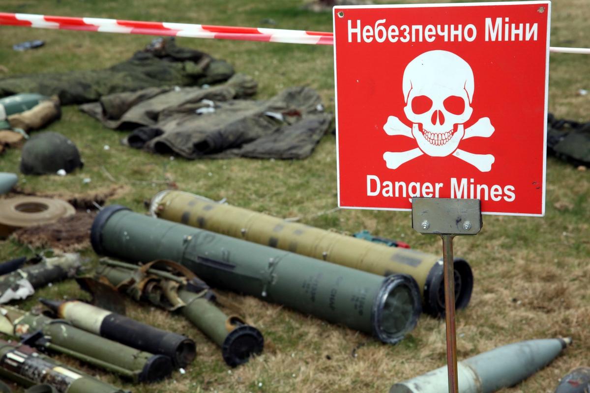 В Буче оккупанты оставили мины-растяжки в квартирах с символикой Украины - Монастырский / фото МВД