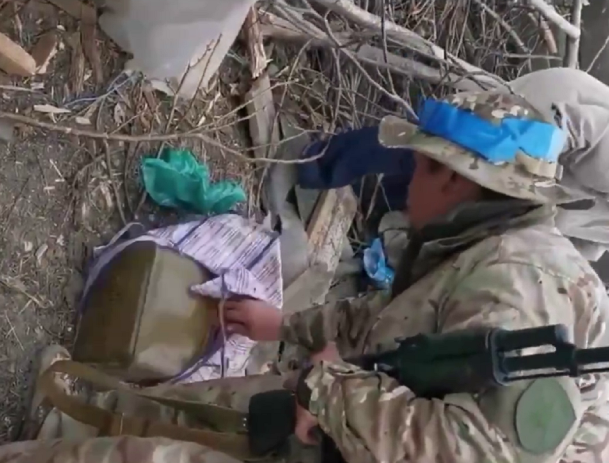 Мешканка Київщини вкрала у п'яних окупантів боєприпаси / скріншот Мешканка Київщини вкрала у п'яних окупантів боєприпаси / скріншот
