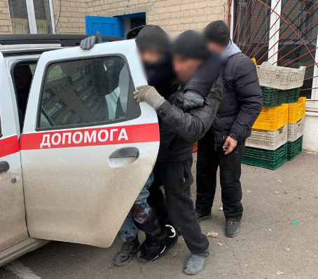 У Вугледарі супротивник з артилерії обстріляв місце роздачі гуманітарки, загинули дві особи / фото t.me/pavlokyrylenko_donoda
