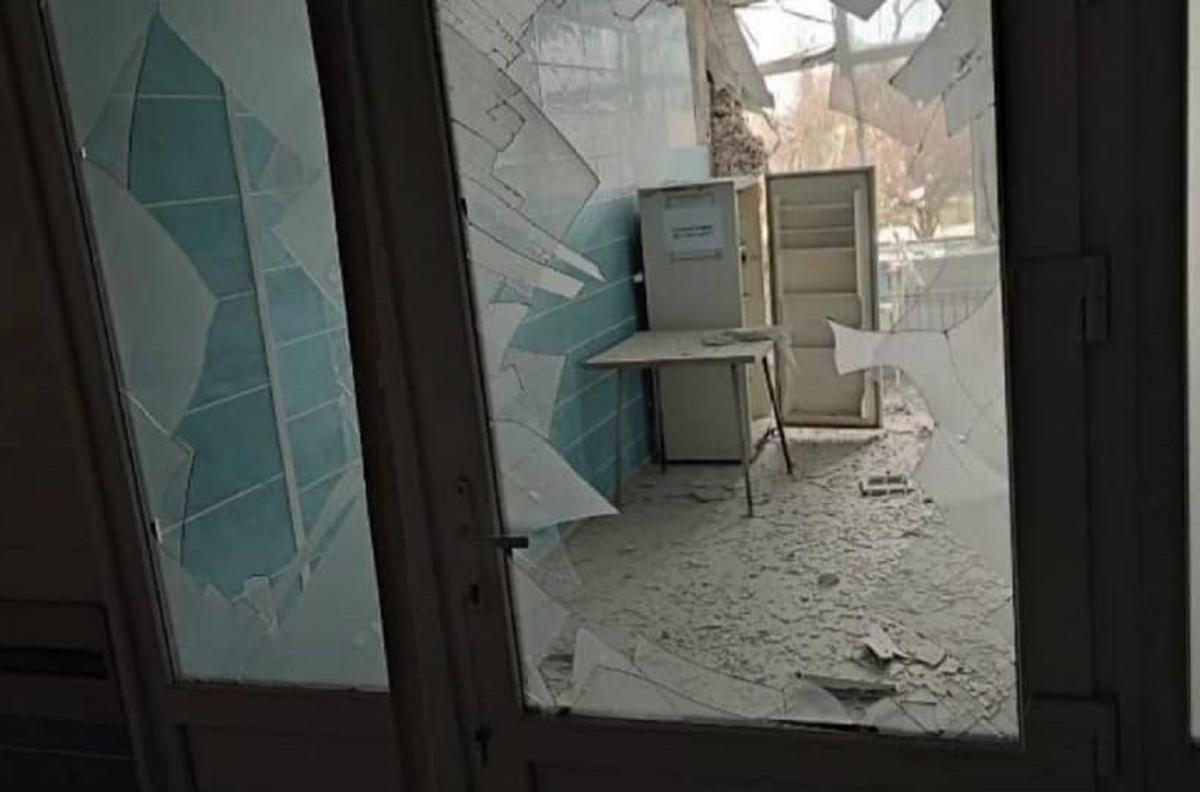 Оккупанты разрушают больницы в Украине / фото Сергей Гайдай