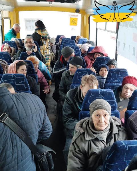 Волонтер: "Недавно вывезли двести человек из Северодонецка, Горского и Рубежного" / Фото фонда «Восток SOS»