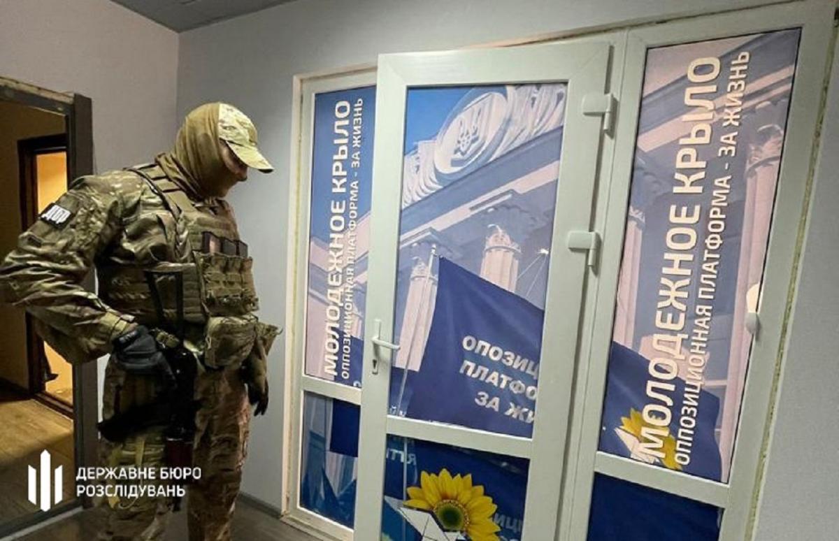 Помічників нардепів від 'ОПЗЖ' викрили на сприянні Росії Помічників нардепів від 'ОПЗЖ' викрили на сприянні Росії