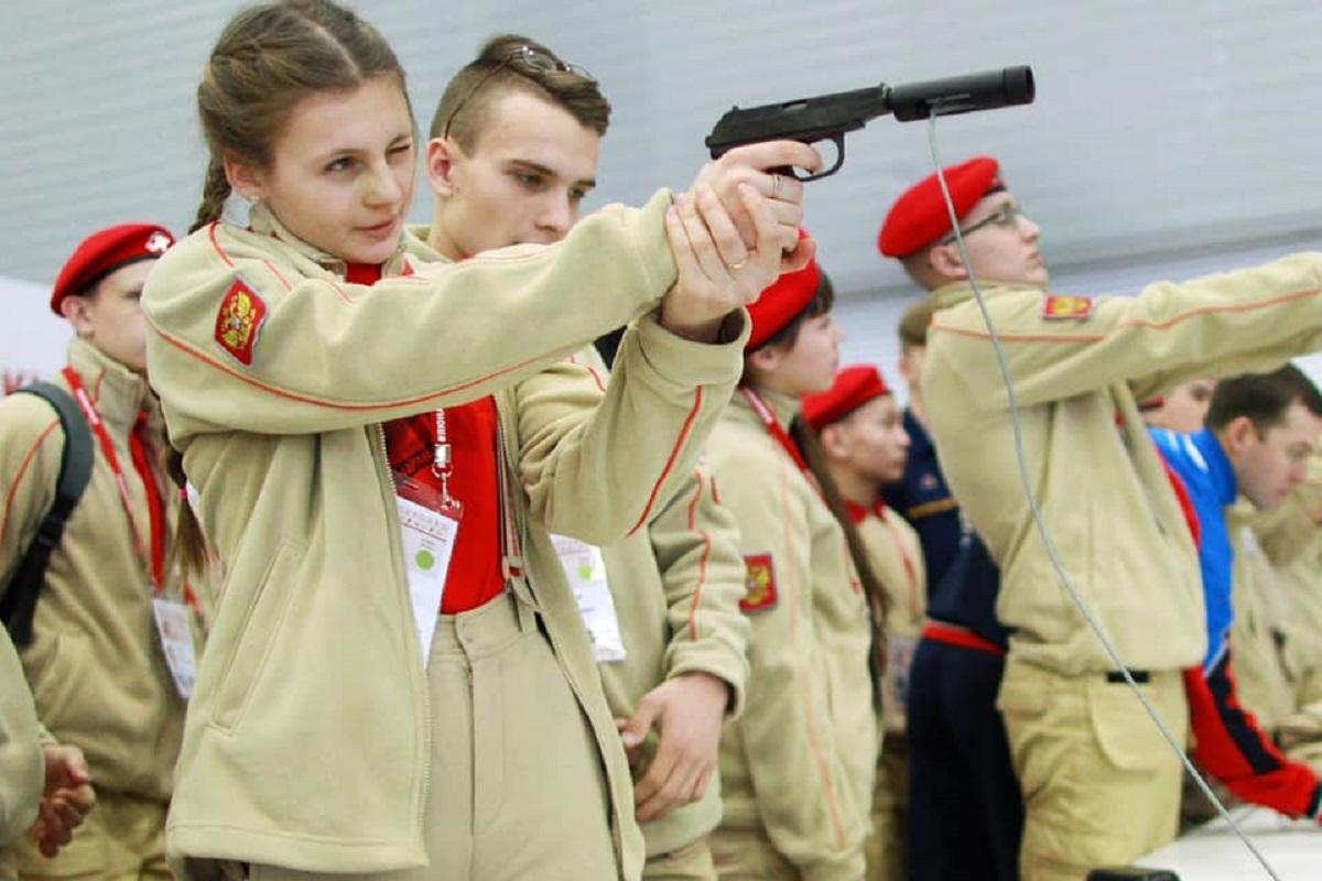РФ планує пустити на "розхідний матеріал" дітей / фото facebook.com/prok.arkrym РФ планує пустити на "розхідний матеріал" дітей / фото facebook.com/prok.arkrym