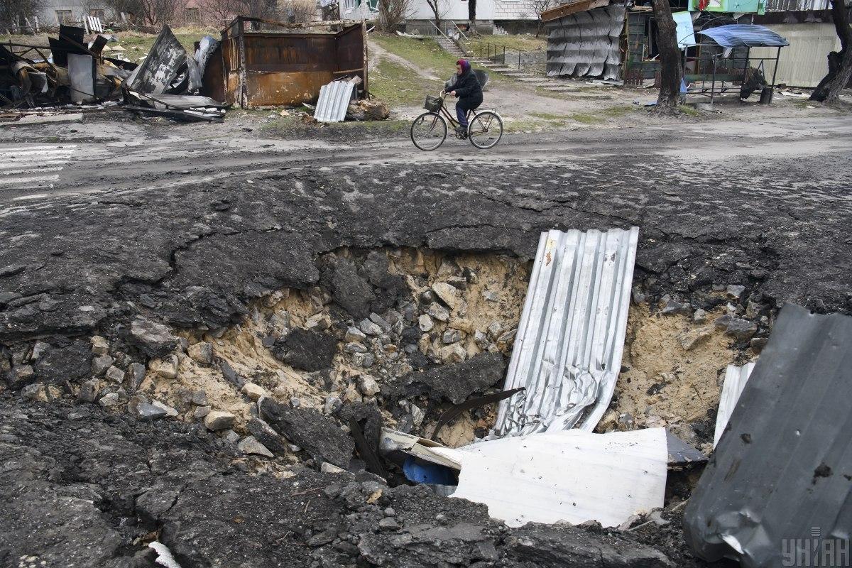 Відступаючи, окупанти грабували будинки димерців \ фото УНІАН Відступаючи, окупанти грабували будинки димерців \ фото УНІАН