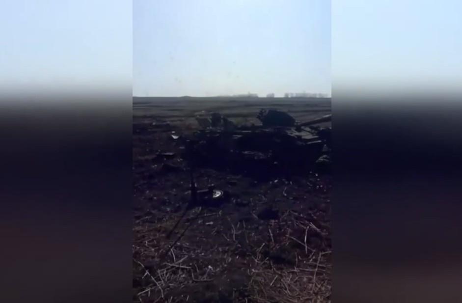 Українські десантники знищили танкову колону окупантів (відео) Українські десантники знищили танкову колону окупантів (відео)