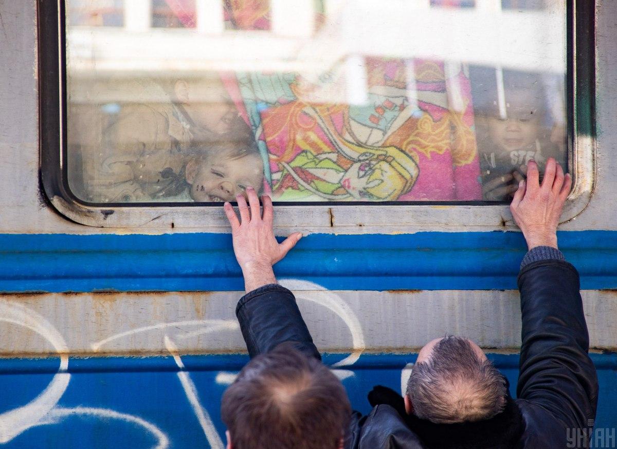 Оккупанты не выпускают эвакуационные автобусы из региона / фото УНИАН Оккупанты не выпускают эвакуационные автобусы из региона / фото УНИАН