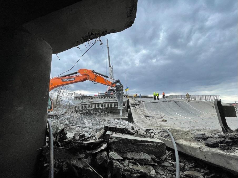 Укравтодор уже расчистил 200 км дорог в Киевской, Черниговской и Сумской областях