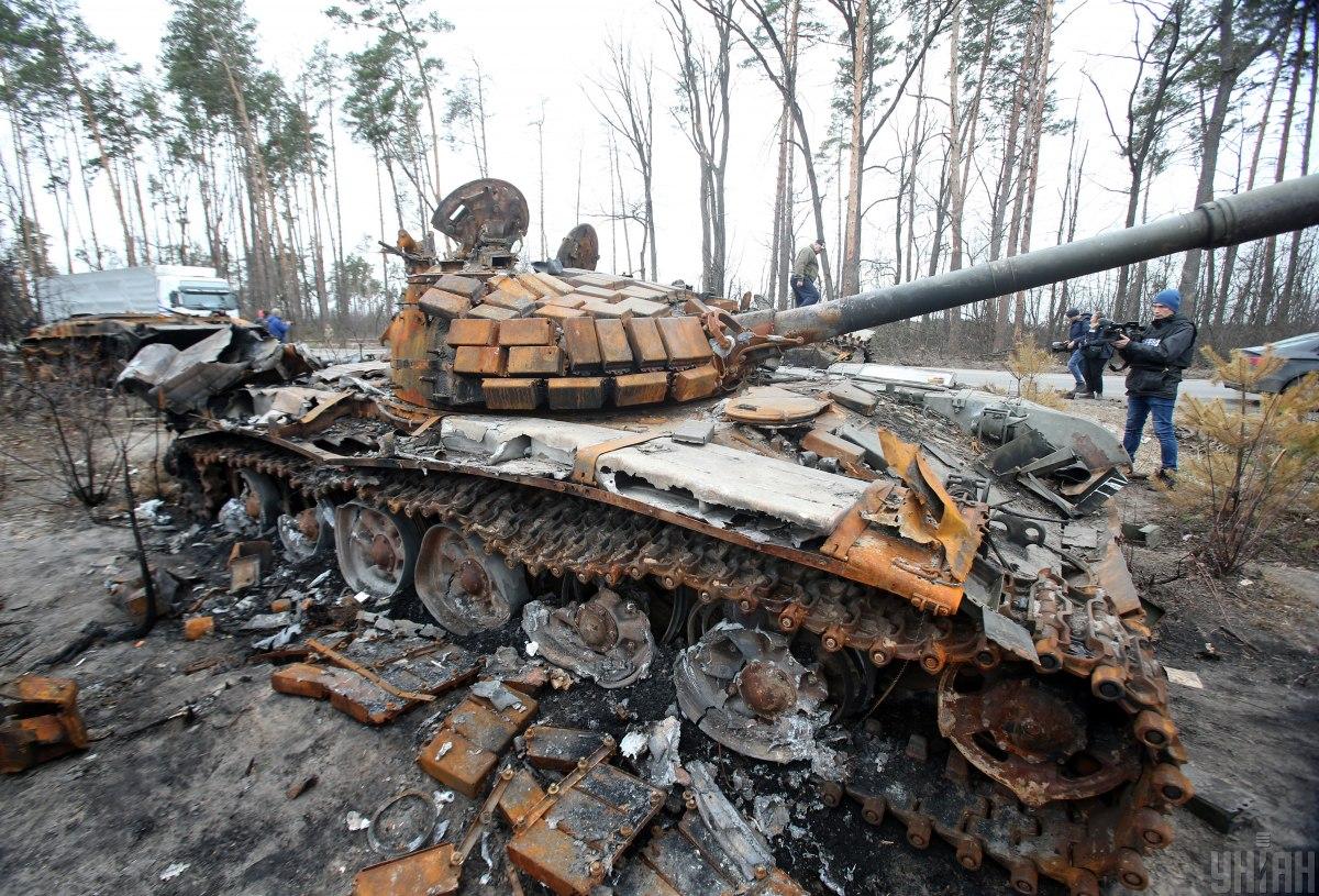 РФ не може прорвати оборону, кидаючи свої танкові колони в бій / фото УНІАН, Олександр Синиця
