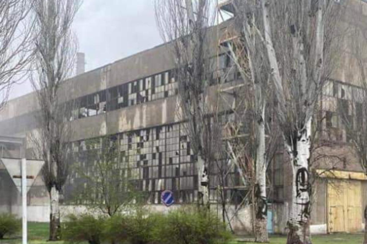 Повреждены производственные помещения ПАО «Энергомашспецсталь» / фото t.me / kramatorsk_rada