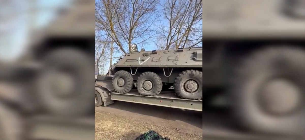 Українські прикордонники отримали трофейний російський БТР / скрін відео Українські прикордонники отримали трофейний російський БТР / скрін відео