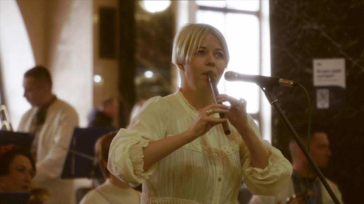 Виступ ONUKA на Київському вокзалі / Фото - instagram.com Виступ ONUKA на Київському вокзалі / Фото - instagram.com