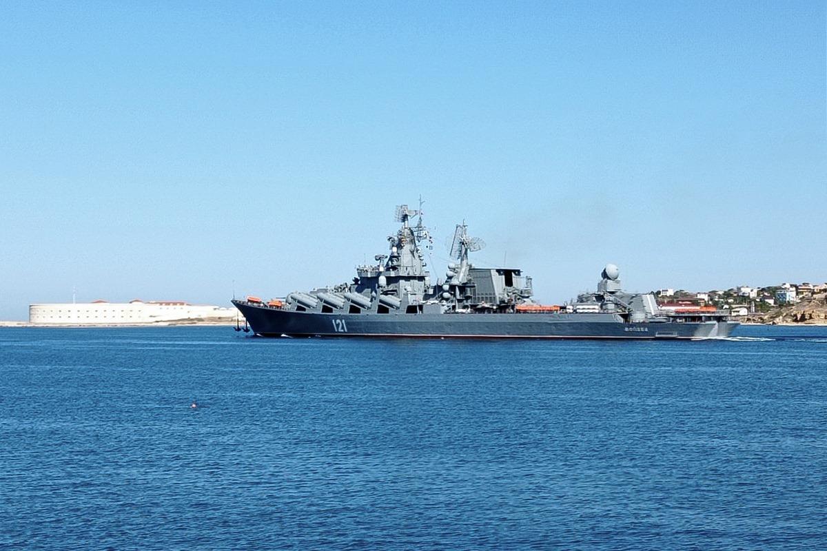 После попадания ракты Нептун "Крейсер Москва" остался существовать только на фотографиях / Минобороны РФ