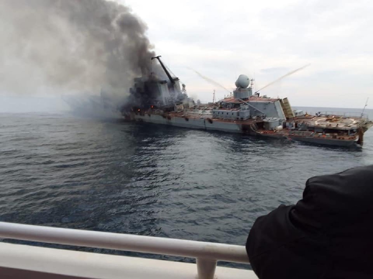 Крейсер "Москва" затонул в Черном море - судно угрожало Одессе / twitter.com/Osinttechnical