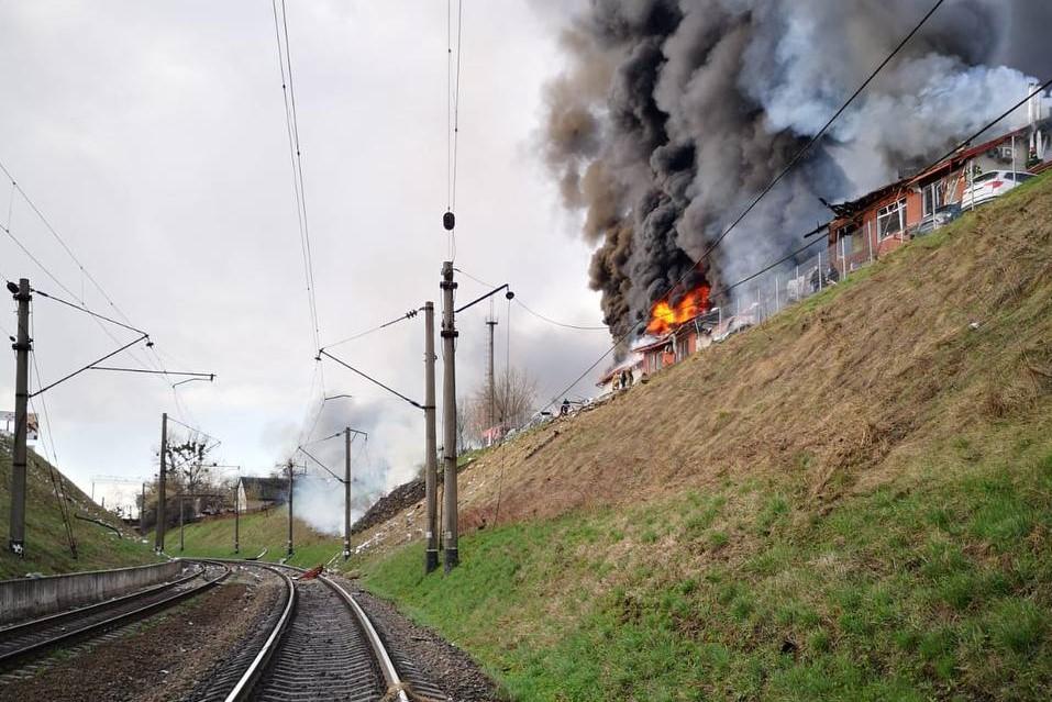Атака на Львів: кількість жертв зросла, ракетний обстріл вели з Каспійського регіону / фото Олександр Камишін Атака на Львів: кількість жертв зросла, ракетний обстріл вели з Каспійського регіону / фото Олександр Камишін