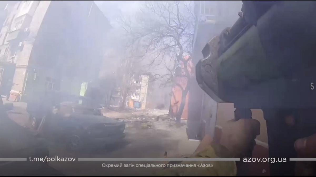 'Азов' ефектно знищив російську техніку (відео) 'Азов' ефектно знищив російську техніку (відео)