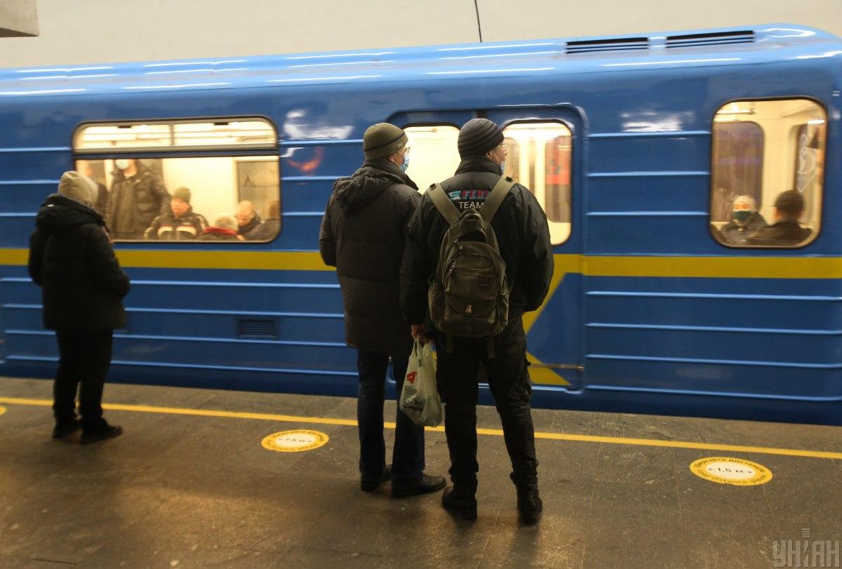 У Києві збільшили інтервал руху поїздів метро / фото УНІАН
