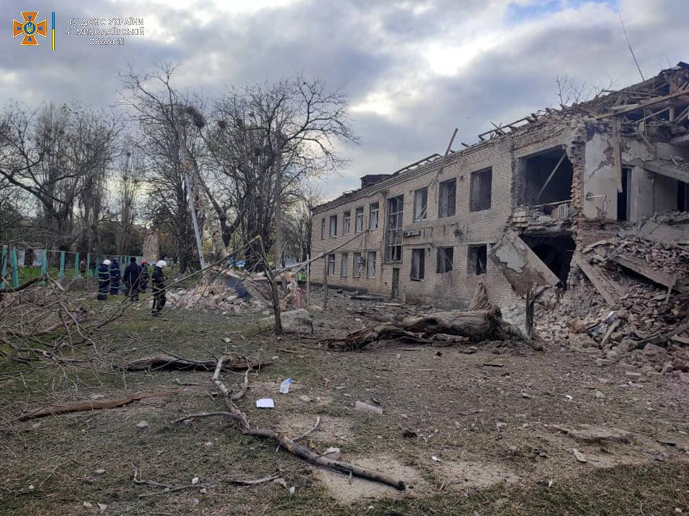 В Баштанке от удара оккупантов разрушено зданием больницы \ ГСЧС Украины
