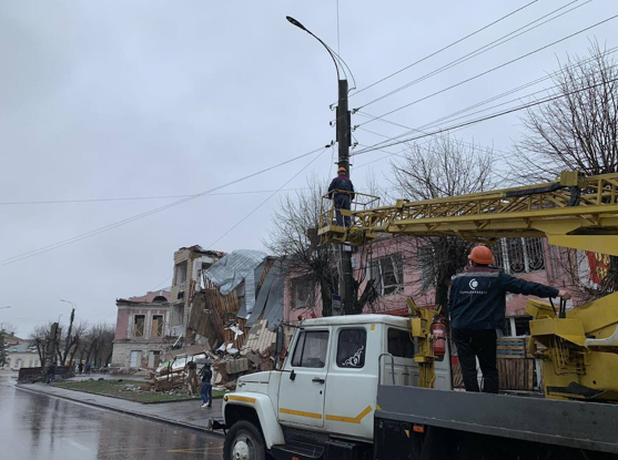 В Ахтырке разобрали завалы возле городского совета - Тимошенко В Ахтырке разобрали завалы возле городского совета - Тимошенко
