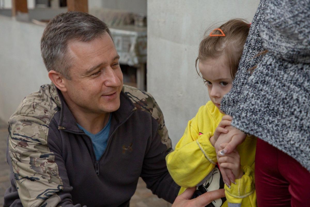 Кулеба розповів про евакуацію дівчинки з Харкова / фото facebook.com/KulebaMykola Кулеба розповів про евакуацію дівчинки з Харкова / фото facebook.com/KulebaMykola