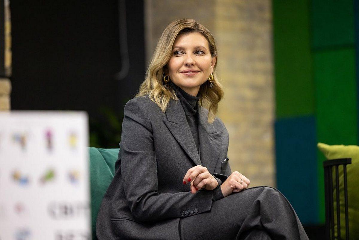 Зеленская примерила сдержанный черный костюм / фото instagram.com Зеленская примерила сдержанный черный костюм / фото instagram.com