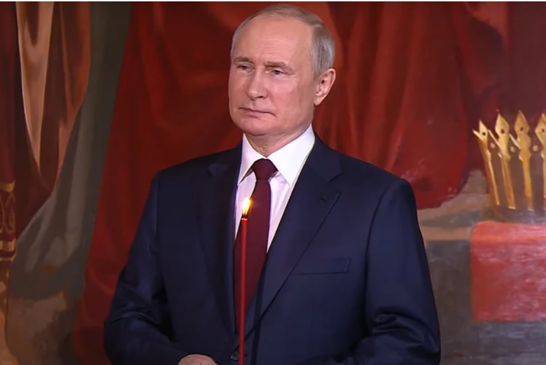 Путин на пасхальном богослужении / скриншот с видео