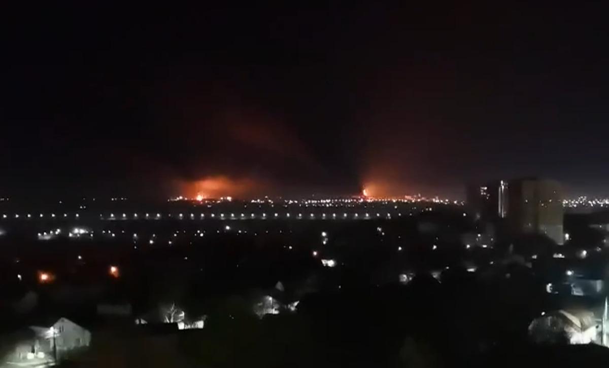 В Брянске произошел пожар на нефтебазе / скриншот