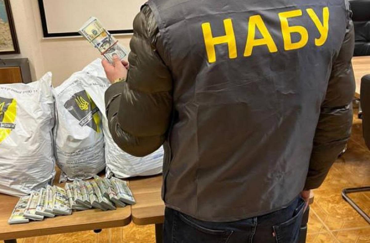 Найбільшій в історії України хабар перераховано на підтримку ЗСУ / фото НАБУ