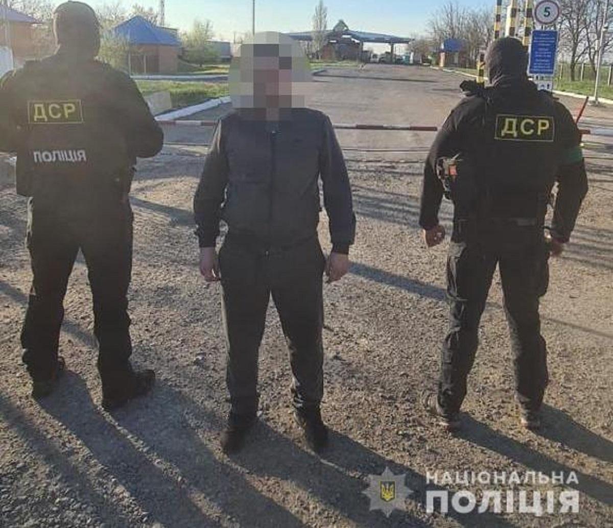 Правоохоронці перевіряють представників "криміналітету", які можуть впливати на обстановку в регіонах / фото od.npu.gov.ua Правоохоронці перевіряють представників "криміналітету", які можуть впливати на обстановку в регіонах / фото od.npu.gov.ua