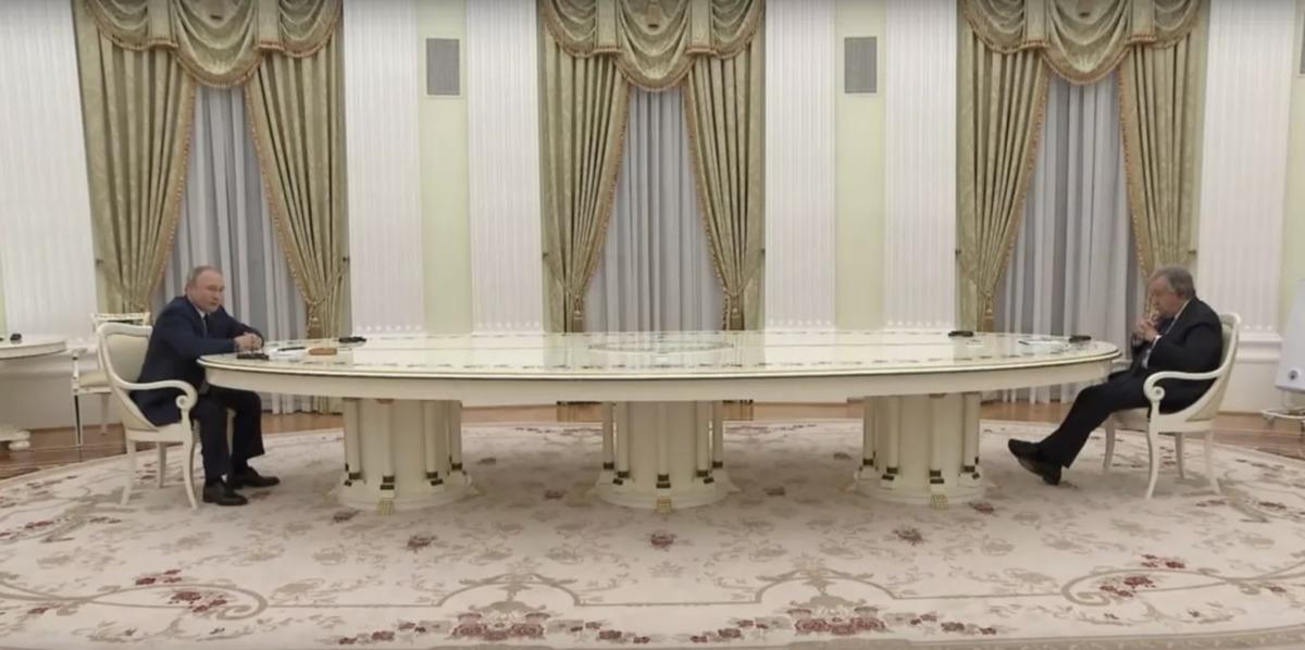 Путин и генсек ООН за длинным столом / Скриншот