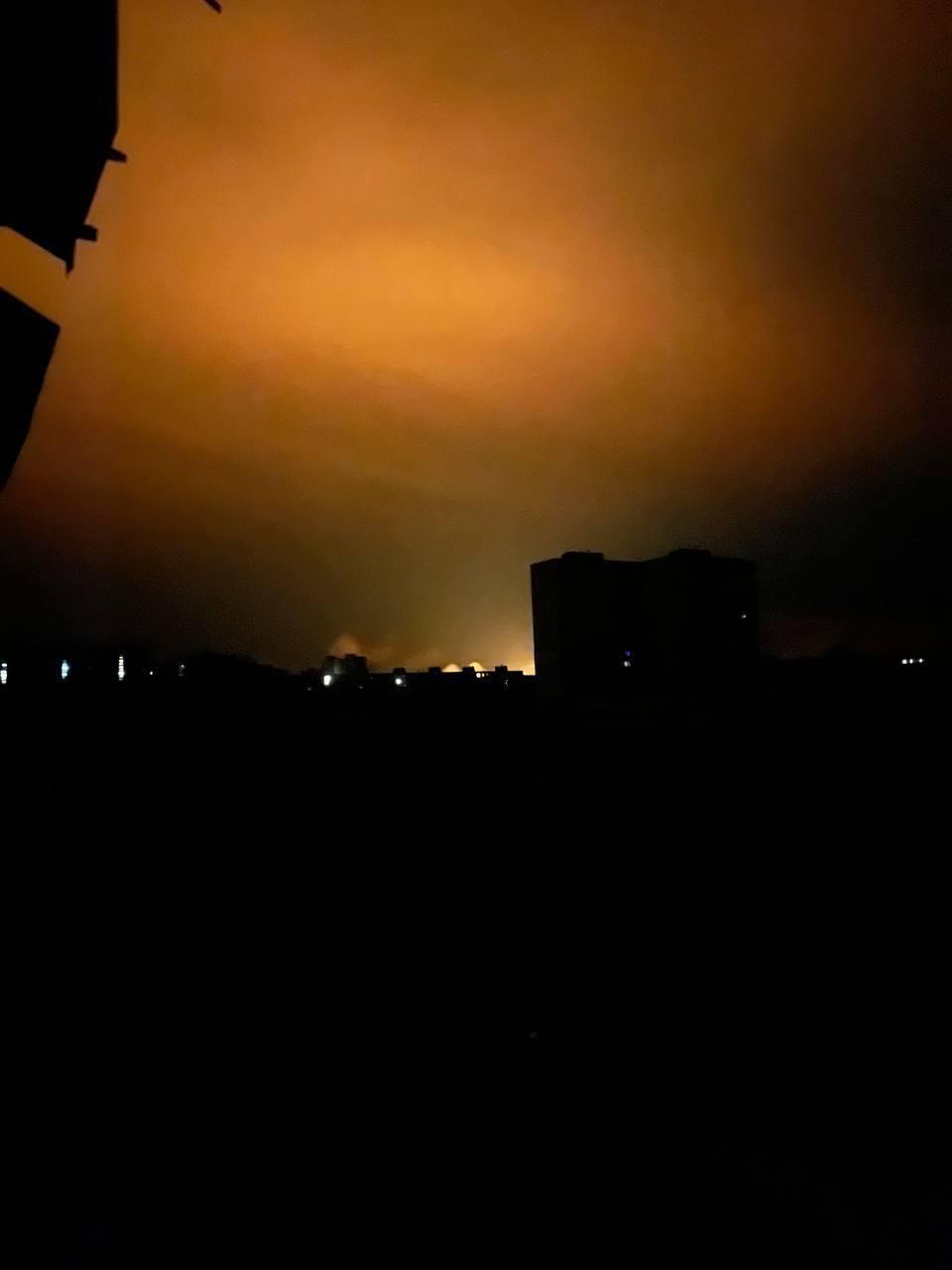 На Салтівці - сильна пожежа / фото t.me/truexanewsua На Салтівці - сильна пожежа / фото t.me/truexanewsua