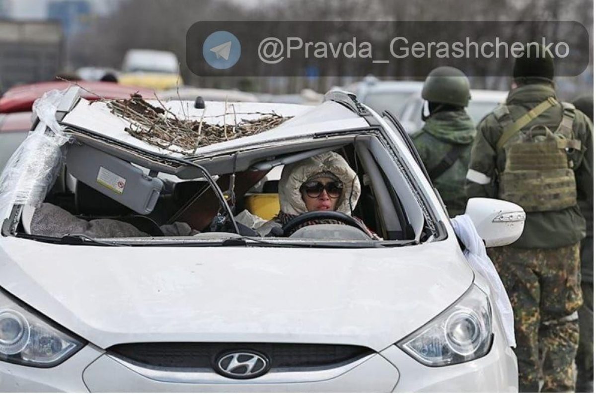 Новости Мариуполя - Мариупольцам на искореженных авто удалось вырваться из  города — УНИАН