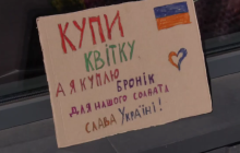 В Кропивницком семилетняя школьница продавала цветы, собирая деньги для армии (видео)