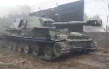 Украинские воины захватили вражеский плавучий бронетранспортер и САУ (видео)