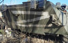 Українські воїни підбили російський БТР з краденими ноутбуками й грішми (фото)