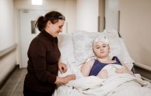 Лікарі "Охматдита" дістали з голови 13-річної дівчинки уламок російського снаряда (фото)