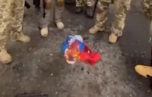 Добровольцы из Грузии на фоне уничтоженной "Мрии" сожгли флаг РФ (видео)