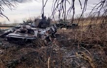 На полі бою лишили і загиблих, і озброєння: на Сході армія РФ зазнала важких втрат (фото)