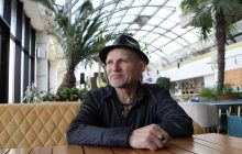 "Загадили і пограбували": Олег Скрипка показав, як в його будинку під Бучею "повеселилися" окупанти (відео)