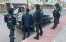 На Львівщині затримали посадовця, який вимагав 100 тисяч гривень у волонтера