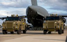 Австралия отправила в Украину первую партию бронемашин Bushmaster (фото)