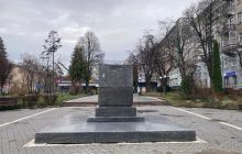 В Тернополе демонтировали памятник Пушкину (видео)