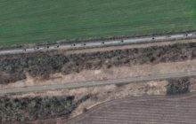 Супутник зафіксував 12-кілометрову військову колону РФ у напрямку до Харкова