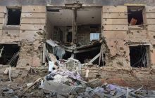 В Мариуполе появился неожиданный "символ" стойкости - держится изо всех сил (фото)