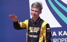 Российский гонщик продемонстрировал нацистское приветствие во время награждения (видео)